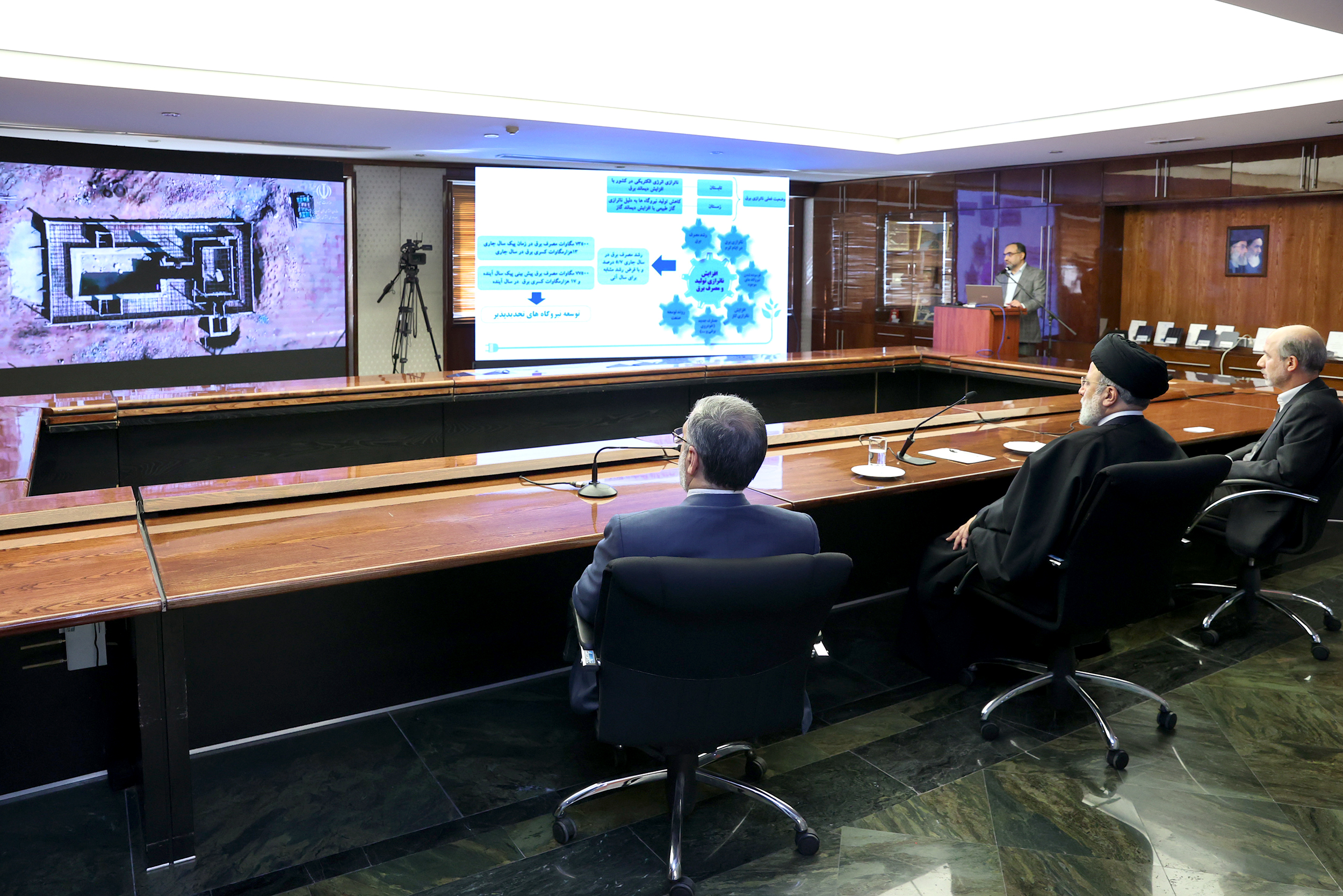 رئیسی در وزارت نیرو: تامین پایدار آب و برق زمینهساز تداوم رشد و رونق اقتصادی است