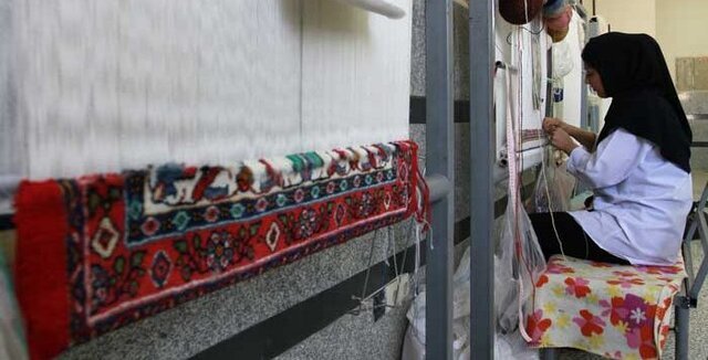 سالانه ۷۰۰ تن ابریشم وارد میکنیم