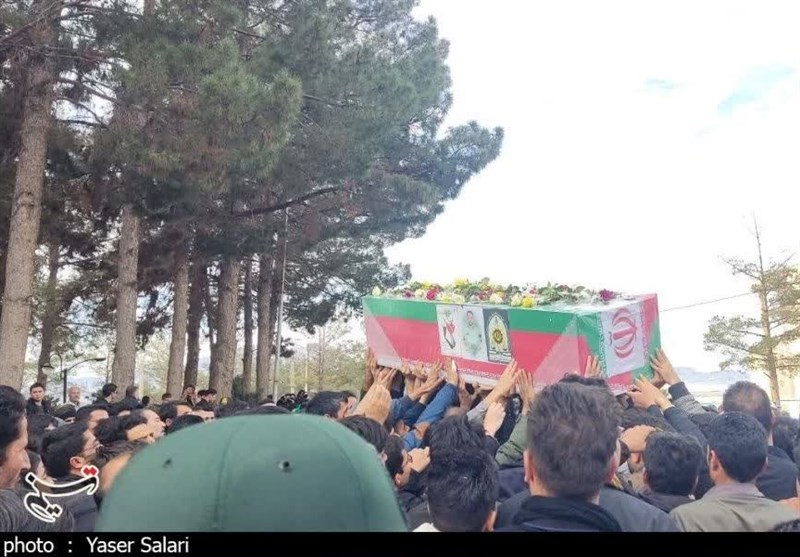 سنگ تمام بجستانیها در تشییع شهید حمله تروریستی راسک/ پیکر شهید اکبری مزار در زادگاهش آرام گرفت + فیلم