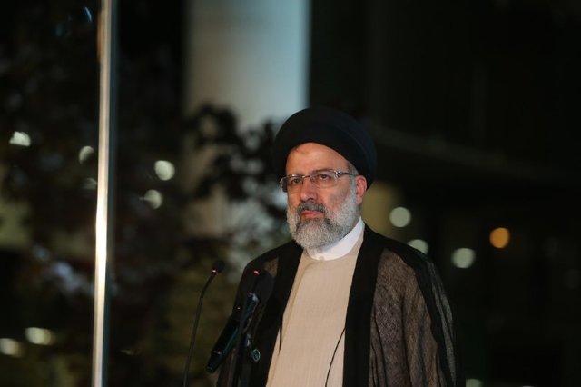 شب یلدای رئیسجمهور در کنار سربازان