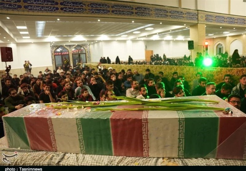 شبی با شهدای گمنام در بروجرد/ شهر از قدوم شهدا روشن شد+ تصاویر