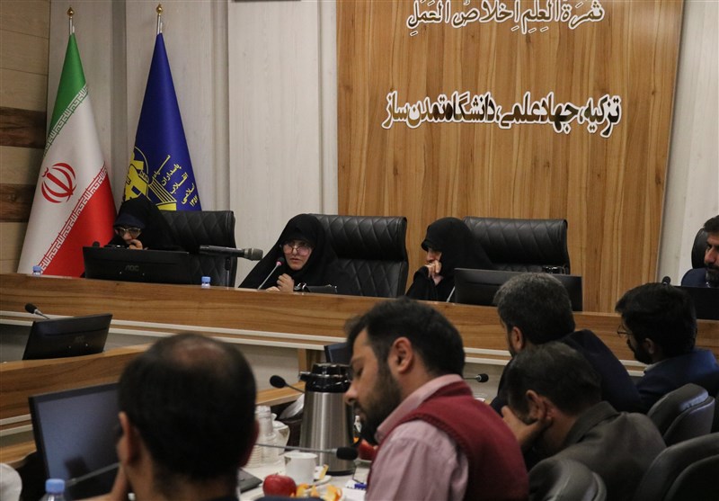 علم الهدی مطرح کرد: پرچم داری مقام معظم رهبری در پرداختن به موضوع زنان