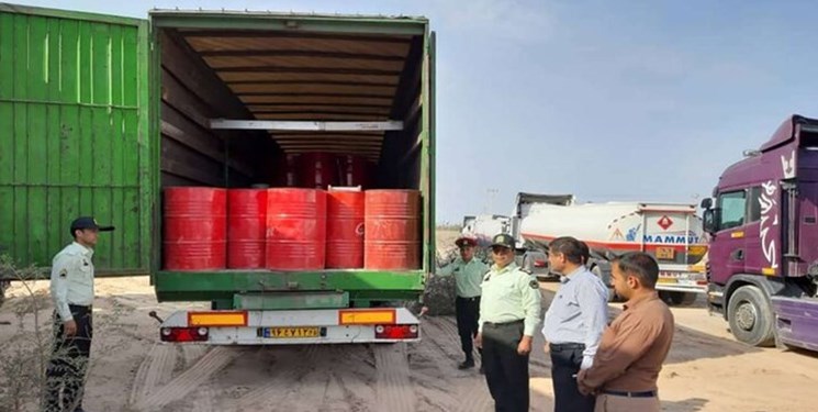 قاچاق فرآوردههای نفتی با تغییر ماهیت در یکی از بنادر تجاری هرمزگان
