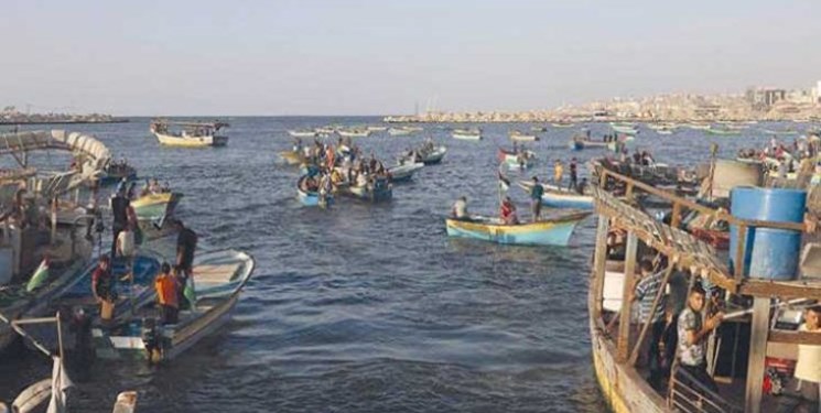ماهیگیران غزه زیر آتش گلوله دل به دریا میزنند