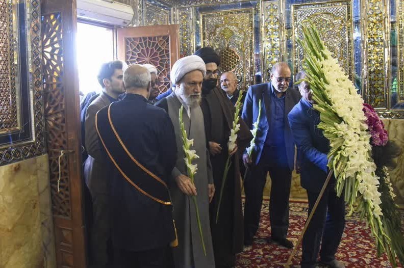 مزار مجاهد انقلابی شهید دستغیب (ره) در شیراز گلباران شد + تصویر