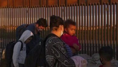 ممنوعیت جداکردن خانوادههای مهاجران در مرز آمریکا