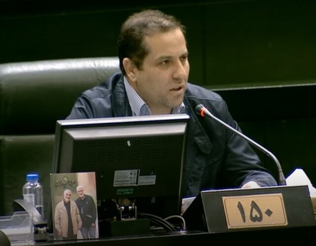 نظری: باید برای همسان سازی حقوق بازنشستگان از منابع صندوقها استفاده شود