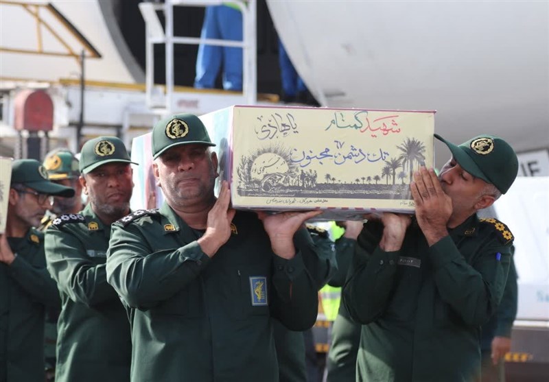 هرمزگان معطر به عطر شهدای گمنام شد/ ورود پیکر ۵ شهید خوشنام به بندرعباس + تصاویر