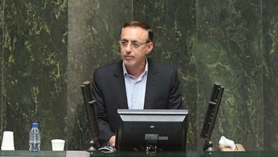 وحیدی: در شرایط اقتصادی اولویت با پرداخت مطالبات کارکنان دولت است نه هزینههای غیرضرور