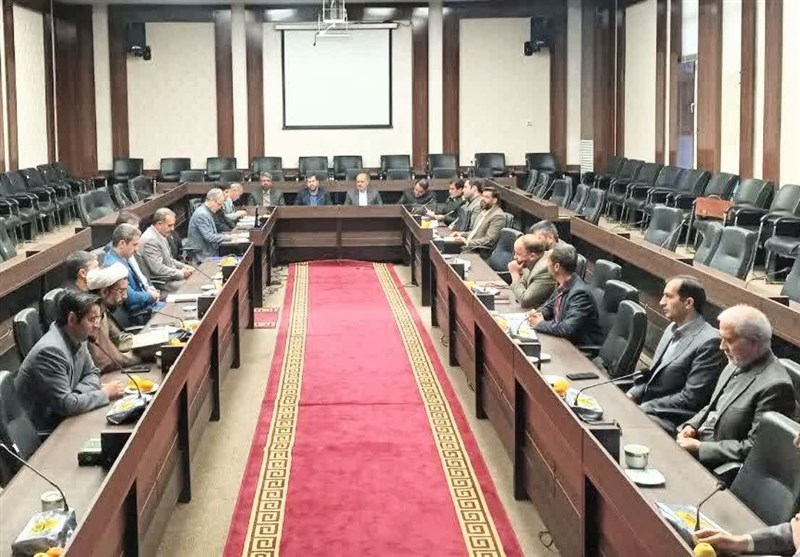 کسانی که دل در گروه ایران و نظام اسلامی دارند باید وارد عرصه انتخابات شوند