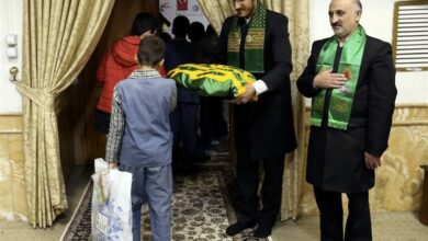 ۱۰ هزار لباس گرم هدیه خادمان رضوی به دانشآموزان نیازمند