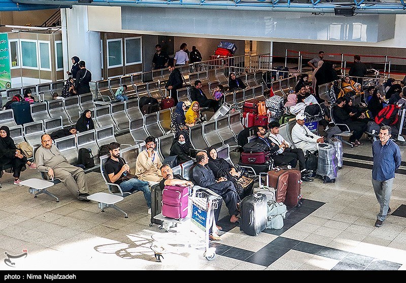 ۴۸ ساعت خدمت بیوقفه فرودگاه مشهد به زائران رضوی/ از مهگرفتگی تا انتقال مسافران با پروازهای جایگزین