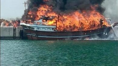 13 فروند لنج در بندر سلخ قشم دچار حریق شدند/ آتشسوزی هنوز ادامه دارد + فیلم