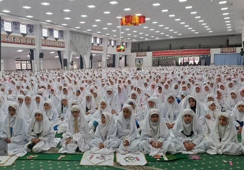 3000 دانشآموز دختر بیرجندی آغاز عبادت و بندگی را جشن گرفتند