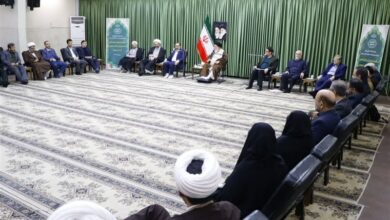 آیتالله علمالهدی: دست نامزدها را برای تبلیغات باز بگذارید
