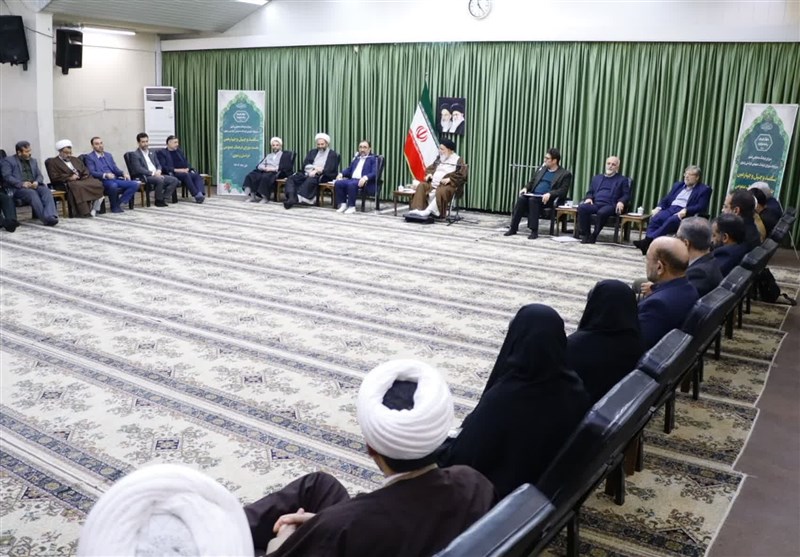 آیتالله علمالهدی: دست نامزدها را برای تبلیغات باز بگذارید