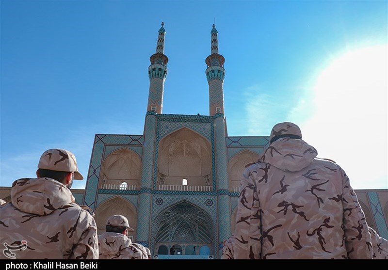 اجتماع بزرگ سرباز ولایت با حضور سربازان پادگان آیتالله خاتمی(ره) یزد برگزار شد