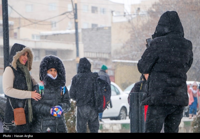 ادارات و بانکهای زنجان پنجشنبه 12بهمن تعطیل شد