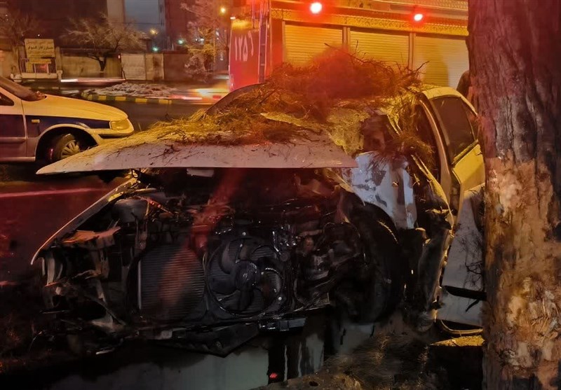 از متلاشی شدن یک خودروی سواری تا آتش سوزی کانکس نگهبانی+تصاویر