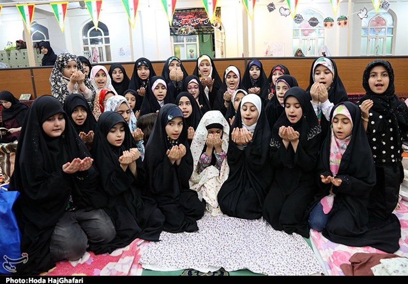 اعتکاف مادر و دختری در قم + تصاویر