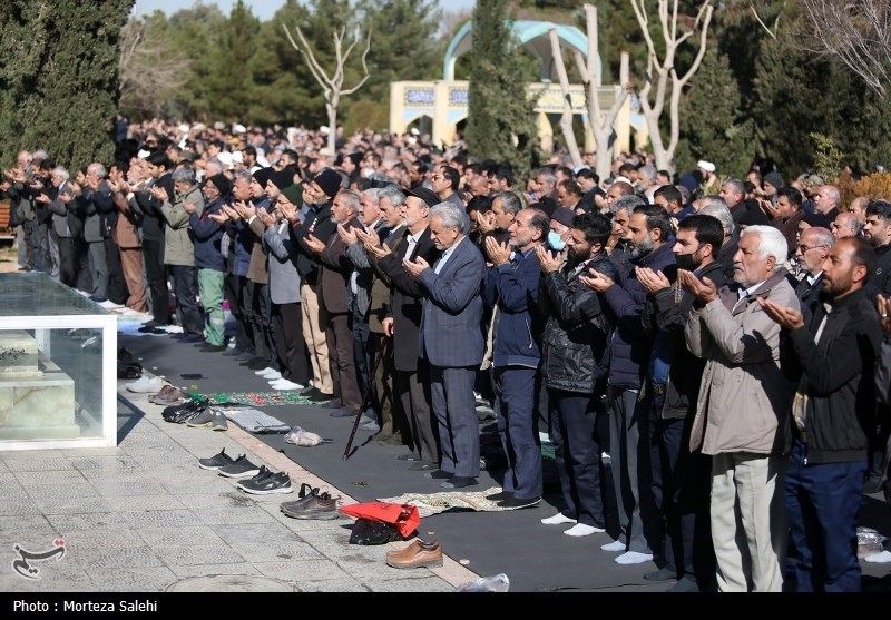 اقامه نماز باران در گلستان شهدای اصفهان/ گزارش خبرنگار تسنیم را ببینید + فیلم و تصاویر