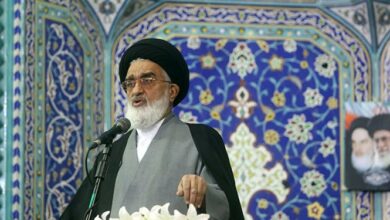 امام جمعه قم: پایگاههای آمریکا در تیررس موشکهای یمنی هستند