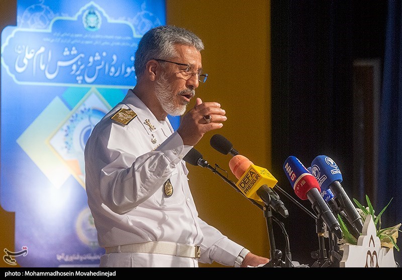 امیر دریادار سیاری : مراکز علمی ما میتوانند تولید کننده علوم دریایی باشند