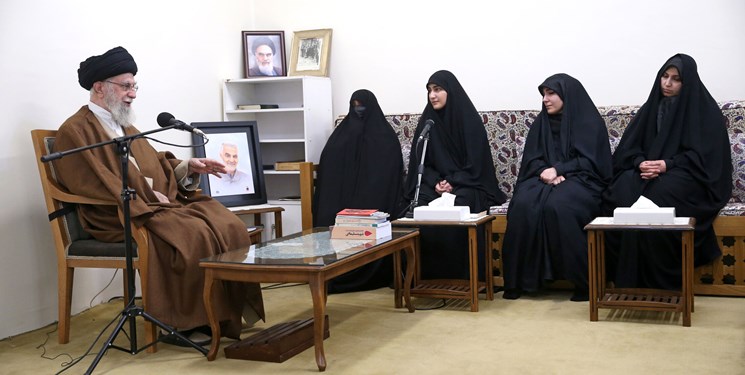 انتشار نخستینبار| خاطره رهبر انقلاب از جلسه عجیب با فرماندهان سپاه و نقل قول حاج قاسم از همسرشان برای حضرت آیتالله خامنهای