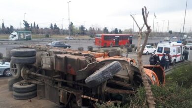 انسداد مسیر ایلام به مهران بر اثر واژگونی کامیون 