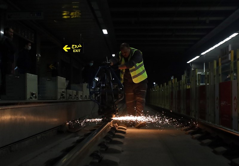 بازدید خبرنگاران از زیست شبانه متروی مشهد/ روشنی شب در عمق تونلهای متروی مشهد + تصاویر