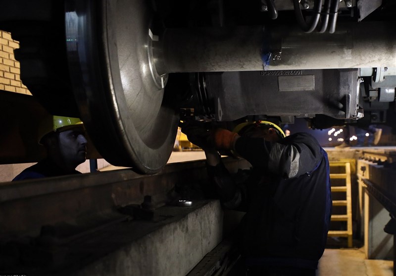 بازدید خبرنگاران از زیست شبانه متروی مشهد/ روشنی شب در عمق تونلهای متروی مشهد + تصاویر