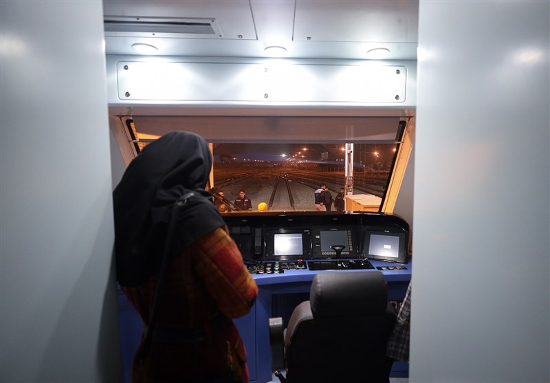 بازدید خبرنگاران از زیست شبانه متروی مشهد/ روشنی شب در عمق تونلهای متروی مشهد + تصاویر