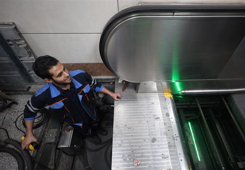 بازدید خبرنگاران از زیست شبانه متروی مشهد/ روشنی شب در عمق تونلهای متروی مشهد + تصاویر