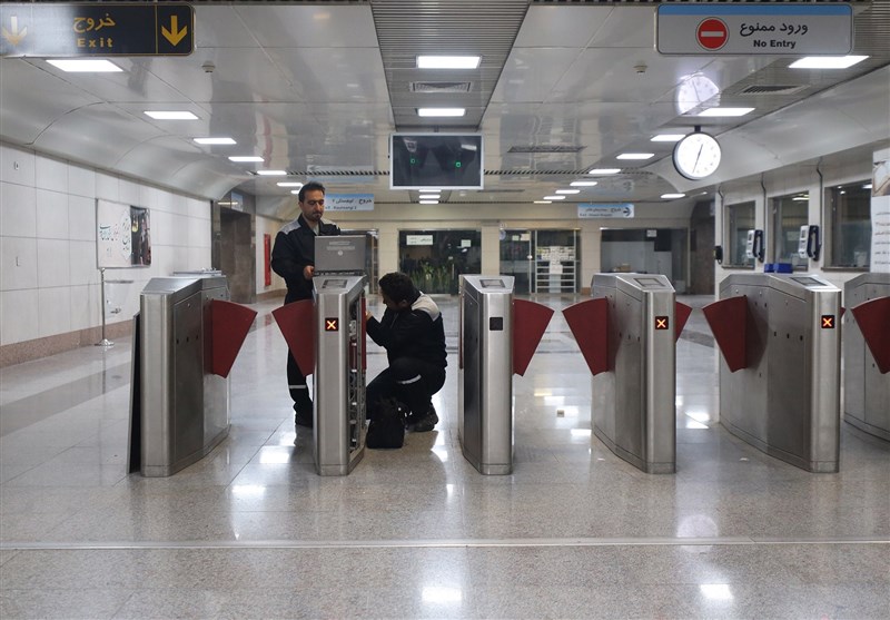 بازدید خبرنگاران از زیست شبانه متروی مشهد/ روشنی شب در عمق تونلهای متروی مشهد + تصاویر