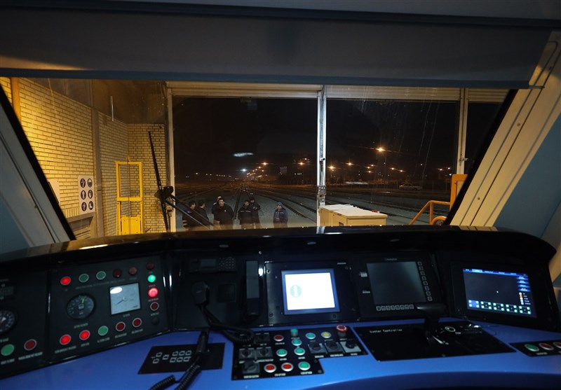 بازدید خبرنگاران از زیست شبانه متروی مشهد/ روشنی شب در عمق تونلهای متروی مشهد + تصاویر