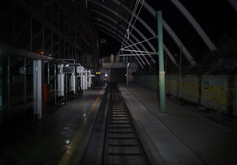 بازدید خبرنگاران از زیست شبانه متروی مشهد/ روشنی شب در عمق تونلهای متروی مشهد + تصاویر