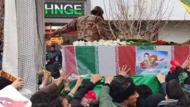 بدرقه شهدای مدافع حرم در قم/ پیکر شهیدان آقازادهنژاد و کریمی در گلزار شهدا آرام گرفت + فیلم