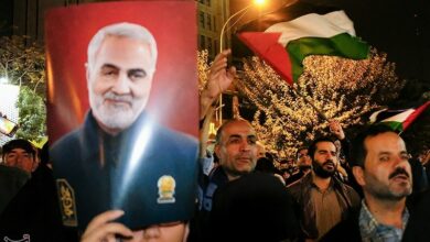 تجمع و عزاداری شبانه لرستانیها در سوگ شهدای انفجار تروریستی کرمان + فیلم