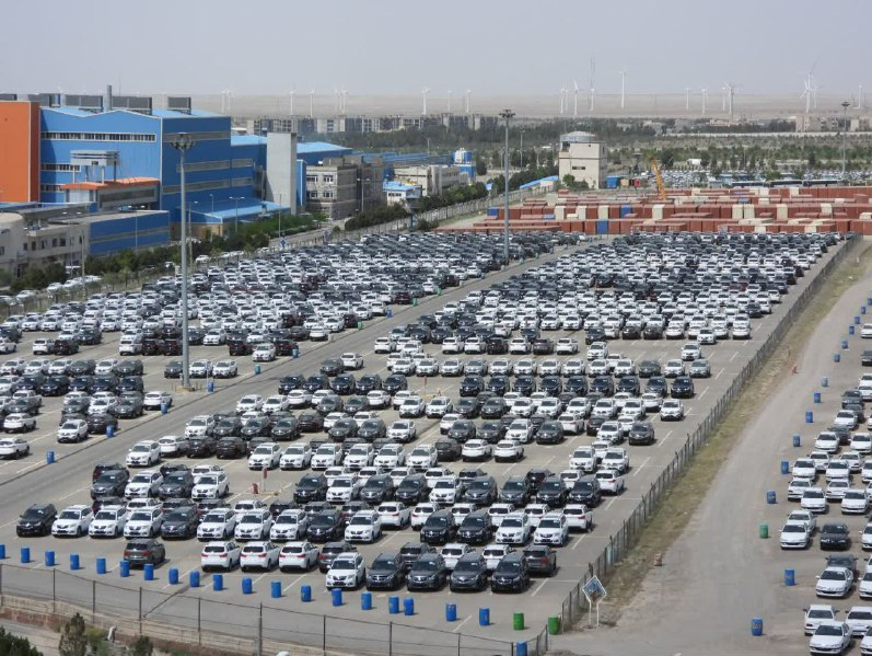 تشکیل چرخه گرانی خودرو با به رسمیتشناختن قیمت دلالی از سوی خودروسازان