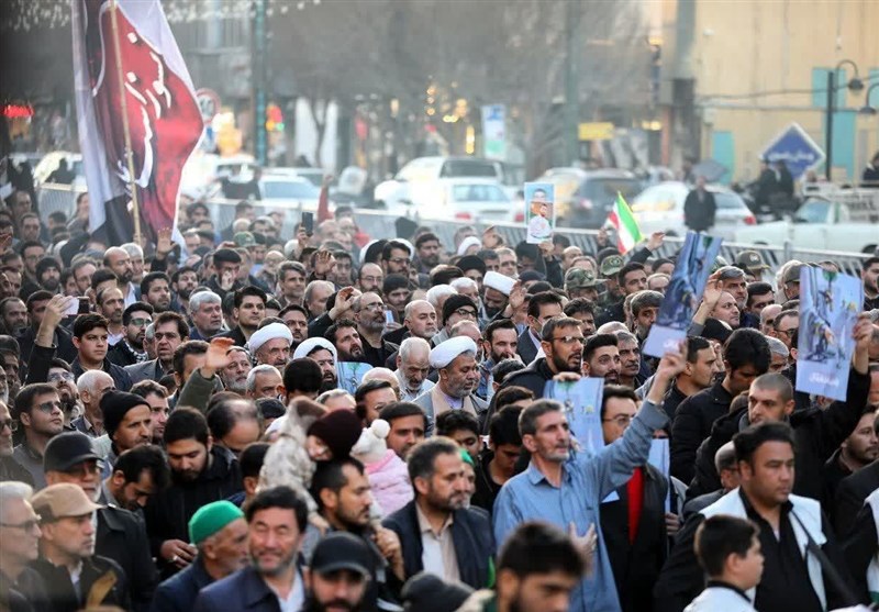 تشییع و وداع با پیکر شهیده فاطمه دهقانی در مشهد + تصویر