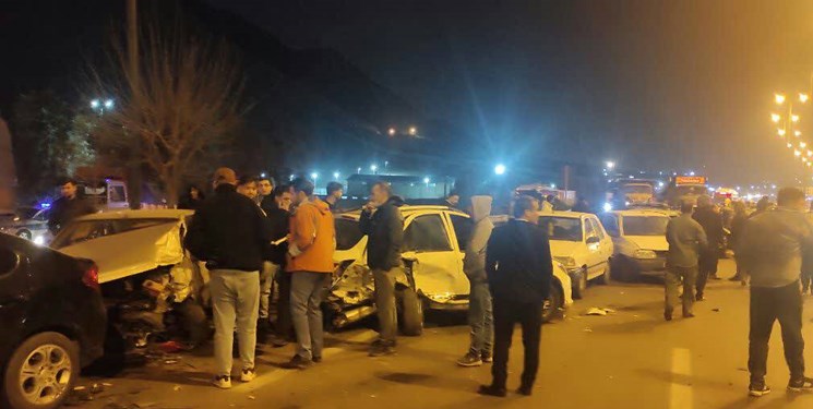 تصادف زنجیرهای 11 خودرو در اتوبان امام رضا + عکس و فیلم