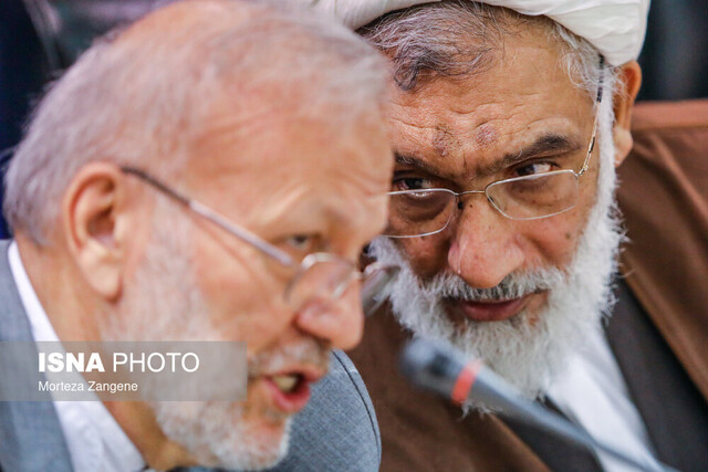 تهیه میثاق وحدت اصولگرایان/تلاش نزدیکان روحانی و لاریجانی برای ائتلاف با اصلاحطلبان