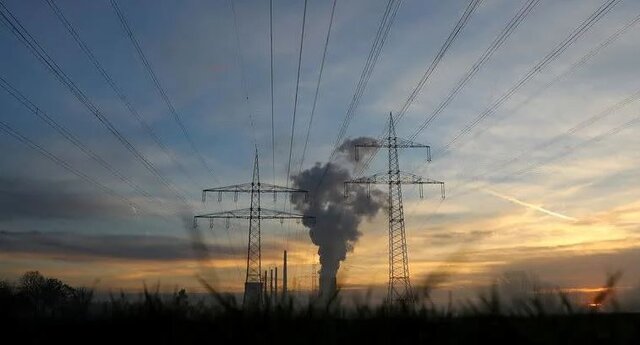 تولید سوخت فسیلی در فرانسه ۴۰ درصد کاهش مییابد