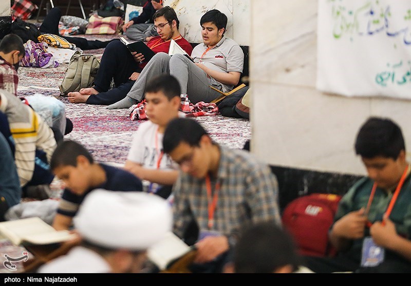 حال و هوای معنوی اعتکاف در کاشان/ نوجوانان اینجا مشق خودسازی میکنند + فیلم