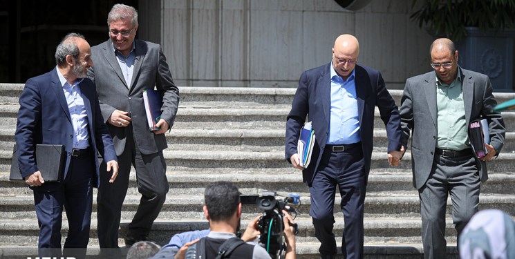 حیاط دولت | از مشخصشدن هویت انتحاریهای حادثه تروریستی کرمان تا تکذیب مالچ پاشی در دریاچه ارومیه