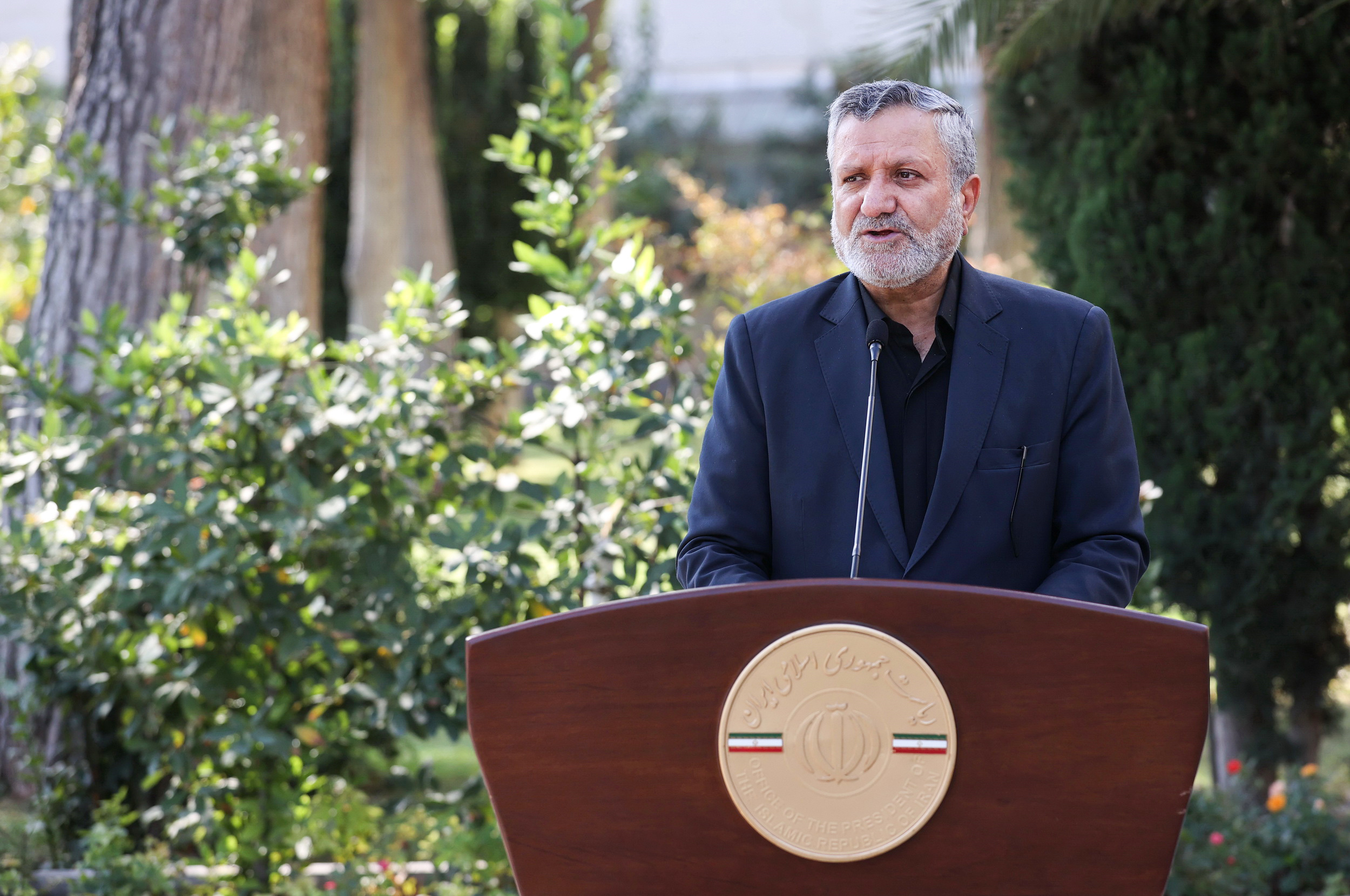 حیاط دولت| از واکنش وزیر دفاع به موشکباران تروریستها تا تنظیم سند 20 ساله انرژی اتمی