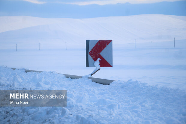 خطر یخزدگی و لغزندگی زمین در گردنههای کوهستانی