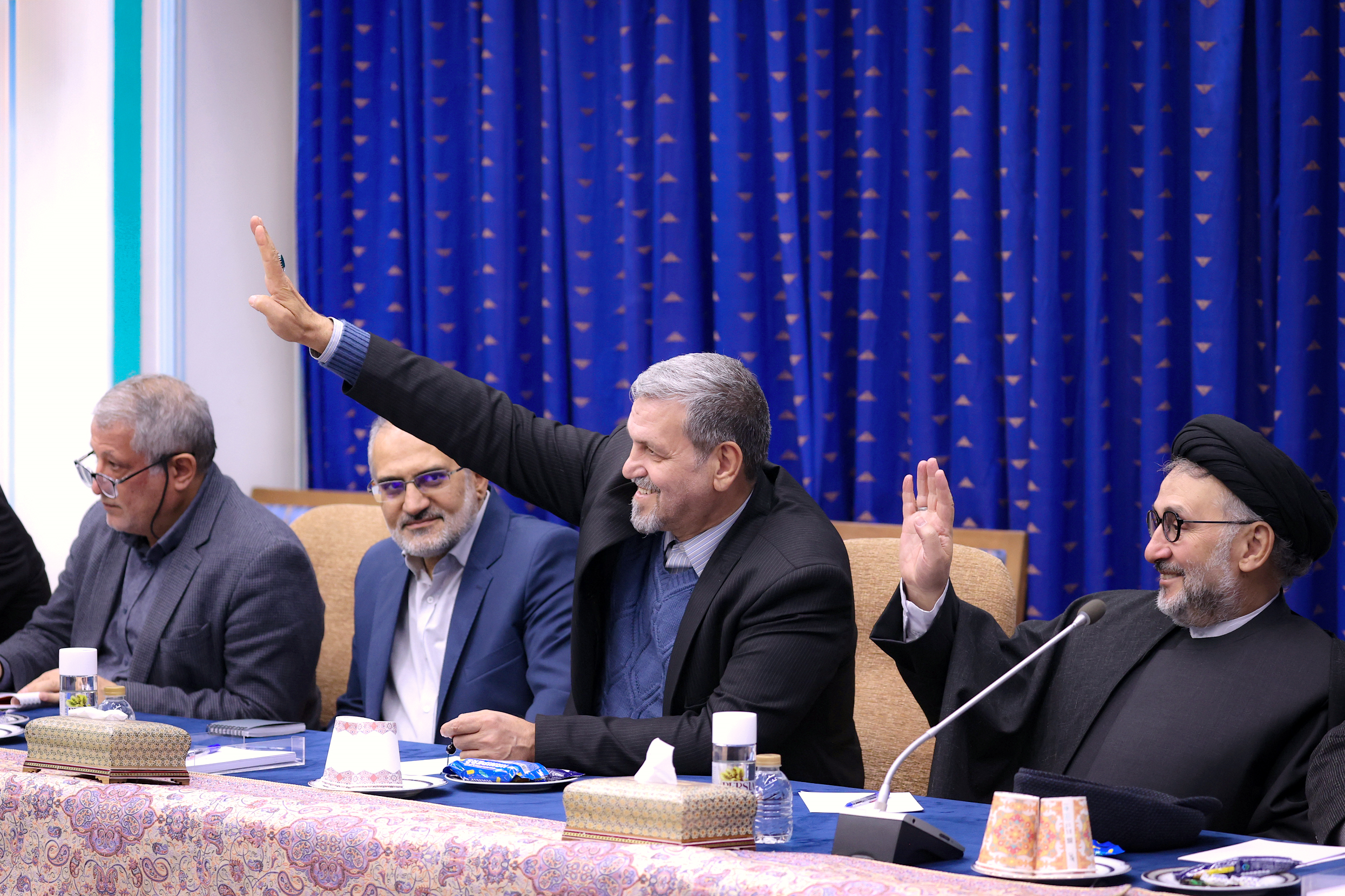 داغشدن تنور انتخابات در شب حضور منتقدان دولت