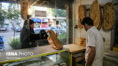 دلایل کاهش دسترسی برخی نانوایان به آرد یارانهای/ محدودیت عرضه نان نداریم