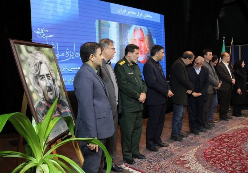 دورهمی بزرگان ادبی و علاقهمندان شعر و ادب به یاد غزلسرای بزرگ ایران + تصاویر